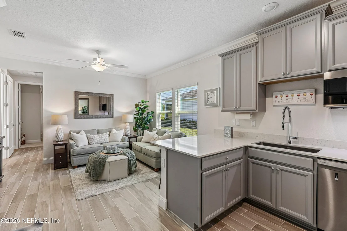 Photo of 717 STILLWATER Boulevard