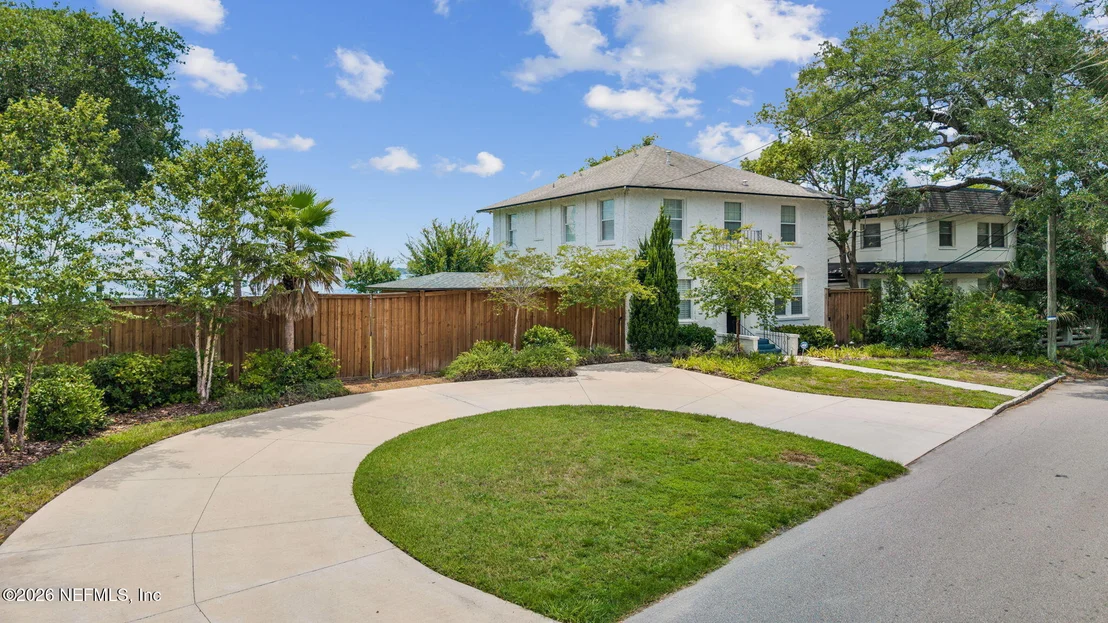 Photo of 1676 RIVER Road