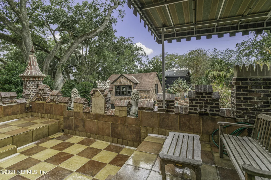 Photo of 927 ARBOR Lane