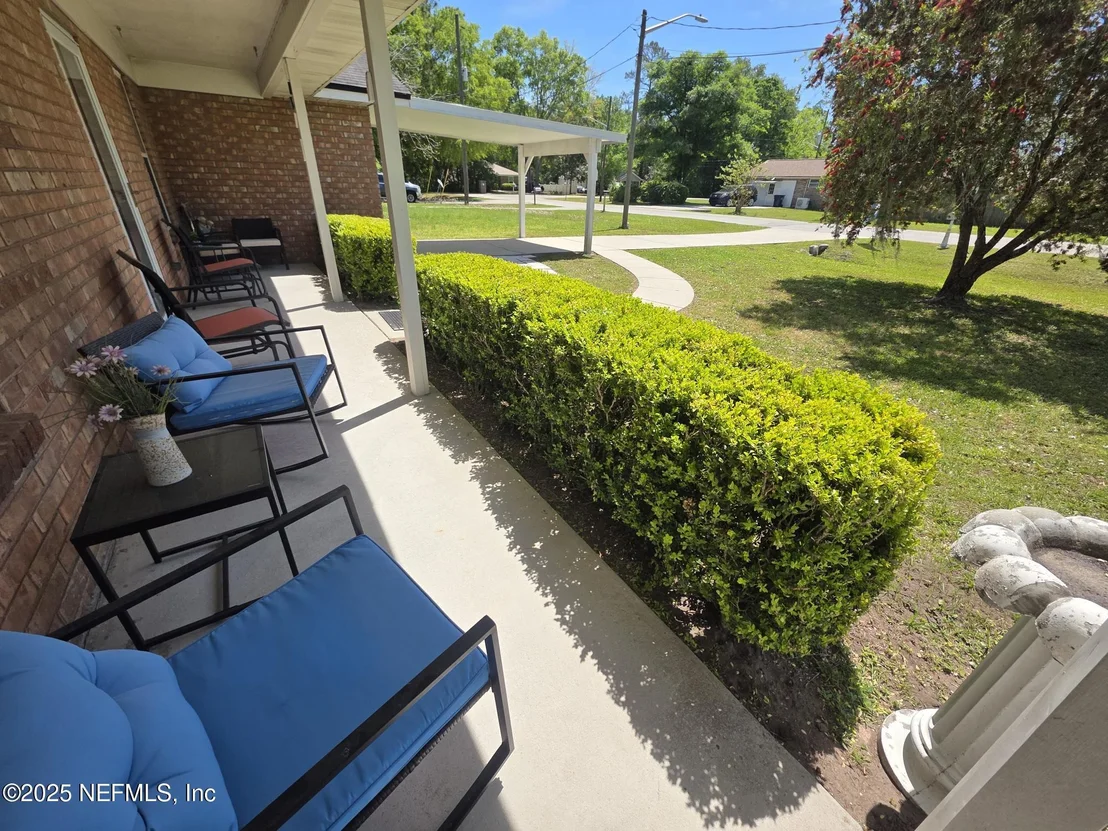 Photo of 231 3RD (INCLUDES ADJACENT LOT) Street W