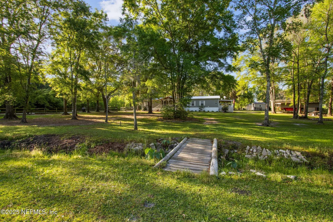 Photo of 812 JONATHAN Road