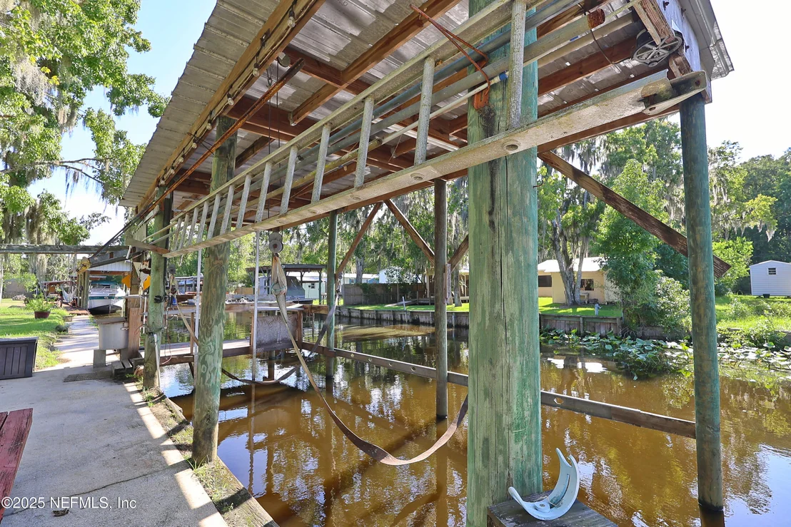 Photo of 138 EDGEWATER Road