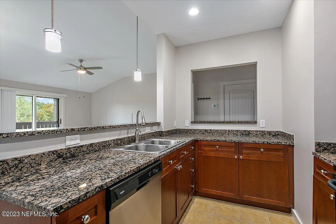Photo of Unit 302 at 945 REGISTRY Boulevard