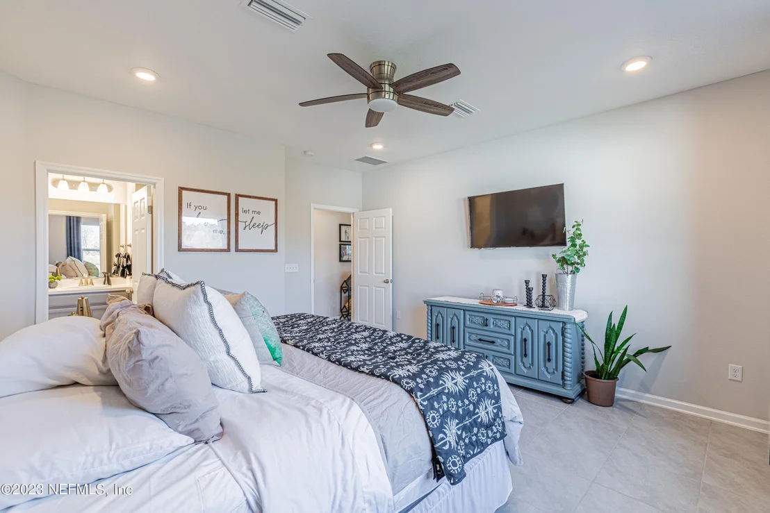 Photo of Unit 6 at 12056 BRIDGEHAMPTON Road