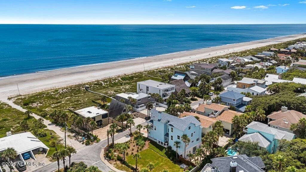 Photo of 1960 BEACH Avenue