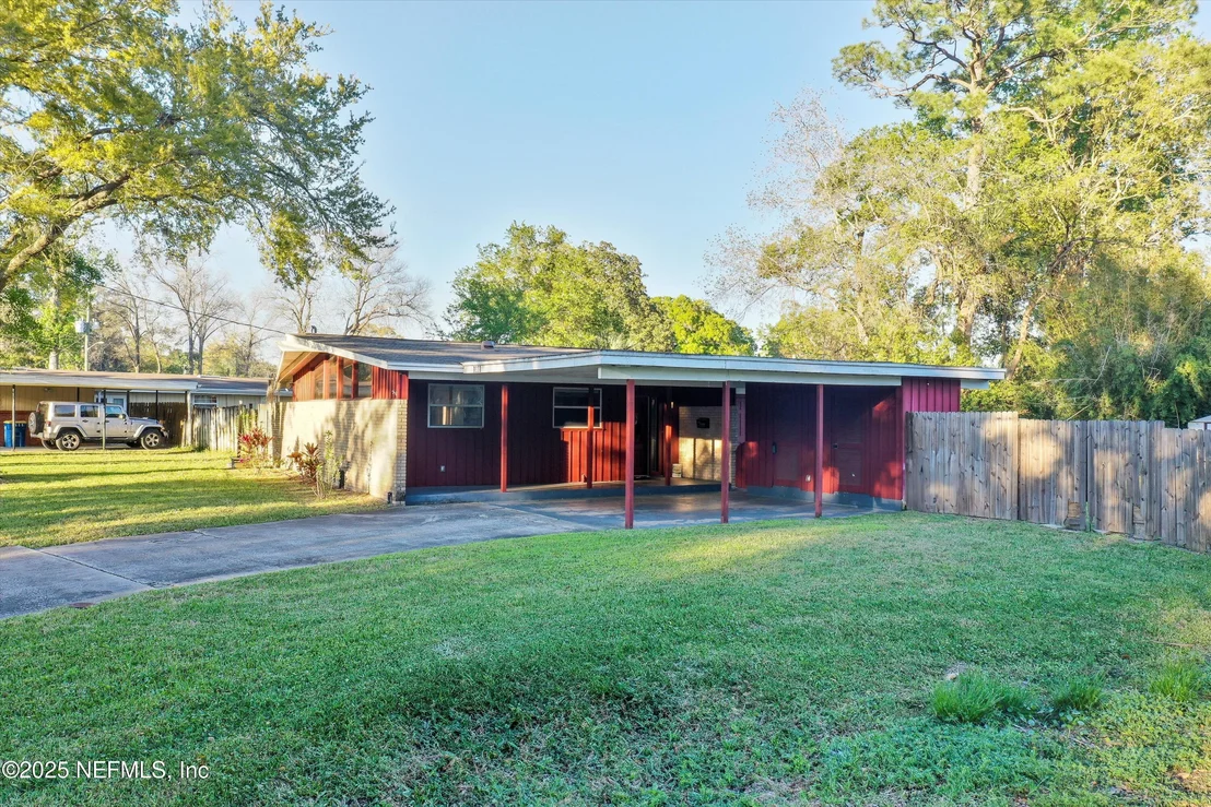 Photo of 1005 LAS ROBIDA Drive