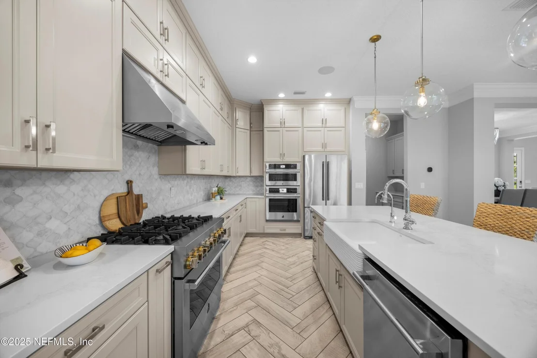 Photo of 10176 SILVERBROOK Trail