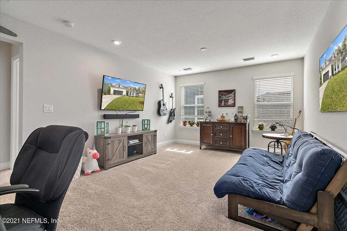 Photo of 105 OAK SHADOW Place
