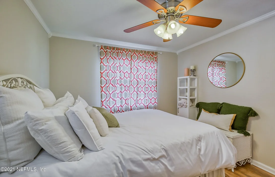 Photo of 412 WHITING Lane