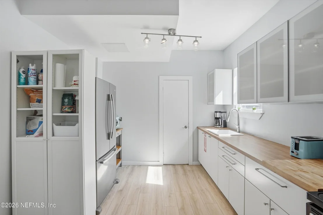 Photo of 110 DE HAVEN Street