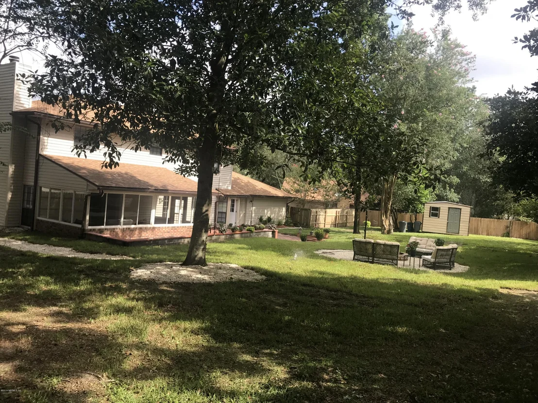 Photo of 901 MIDDLERIDGE Court