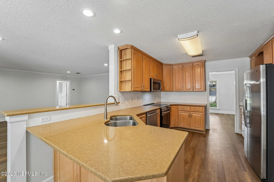 Photo of 1607 SHEFFIELD Place