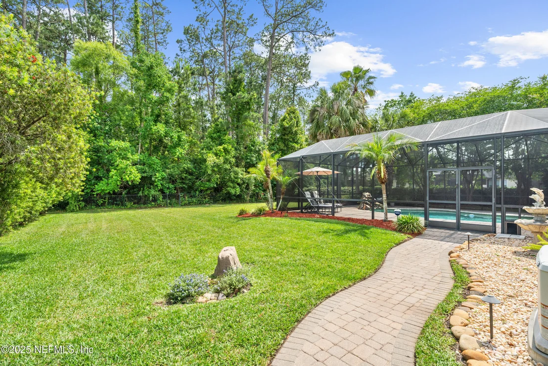 Photo of 389 SUMMERSET Drive