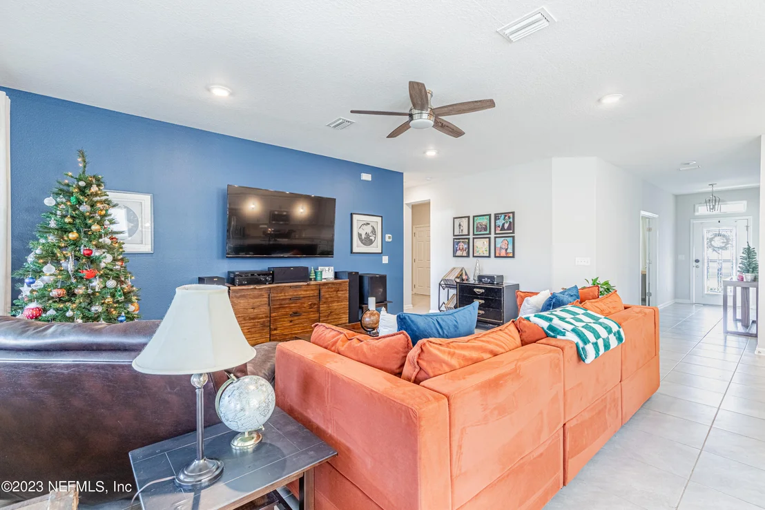 Photo of Unit 6 at 12056 BRIDGEHAMPTON Road