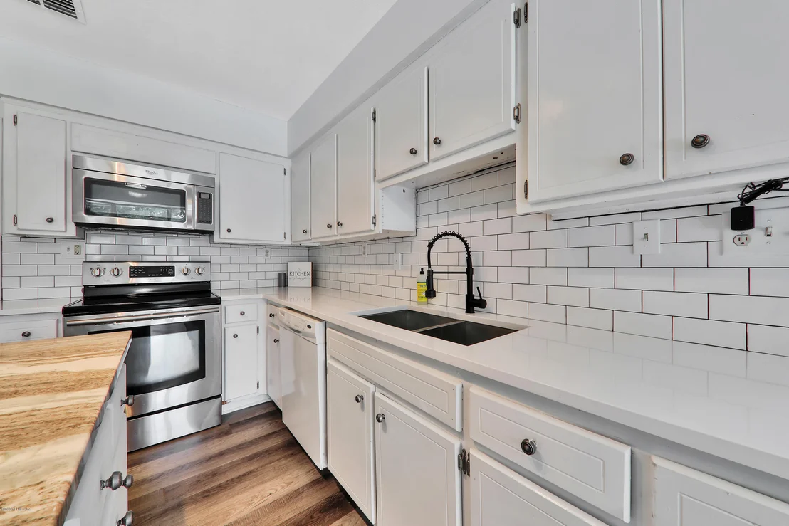 Photo of 2800 FOREST OAKS Drive