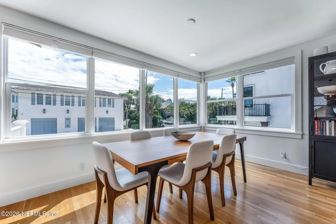 Photo of 1242 BEACH Avenue