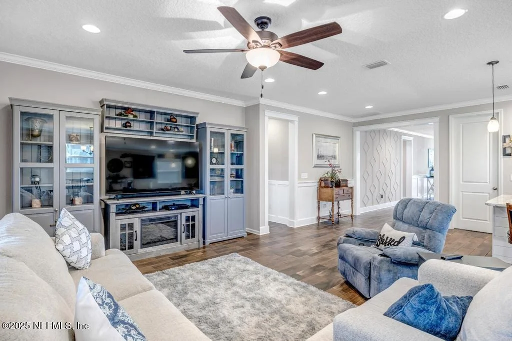 Photo of 139 EVENSHADE Way