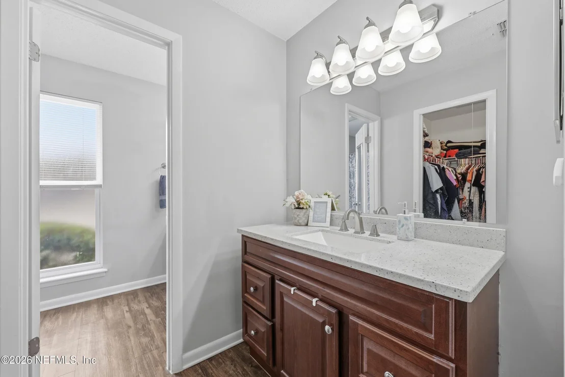 Photo of 2550 OAKVIEW Drive