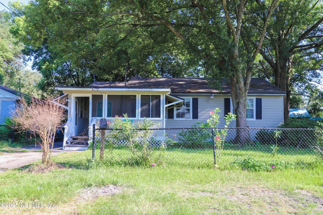 Photo of 3390 SHERIDAN Road
