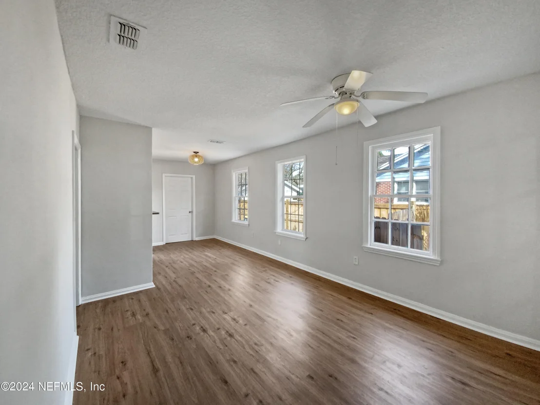 Photo of 2959 COLLIER Avenue
