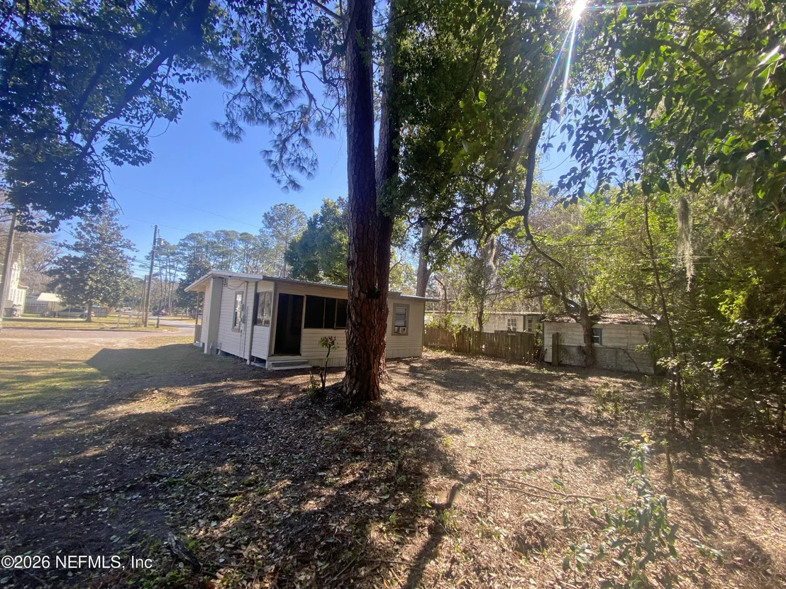 Photo of 401 N CHERRY Street