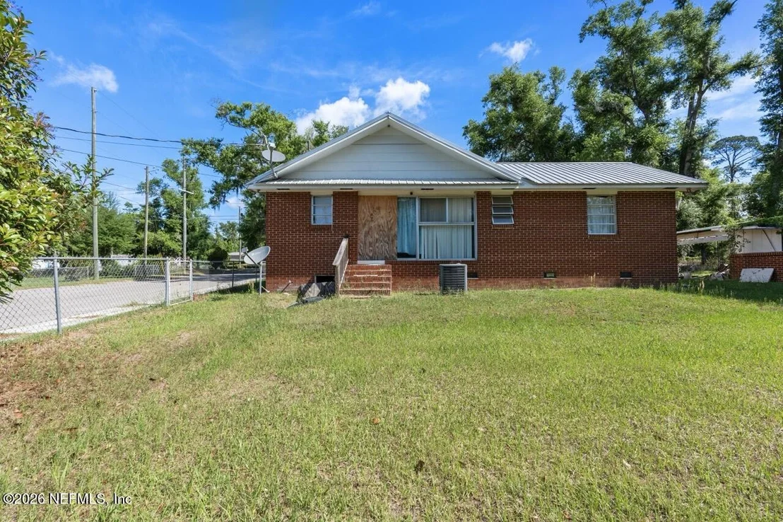 Photo of 646 SE OLD COUNTY CAMP Road