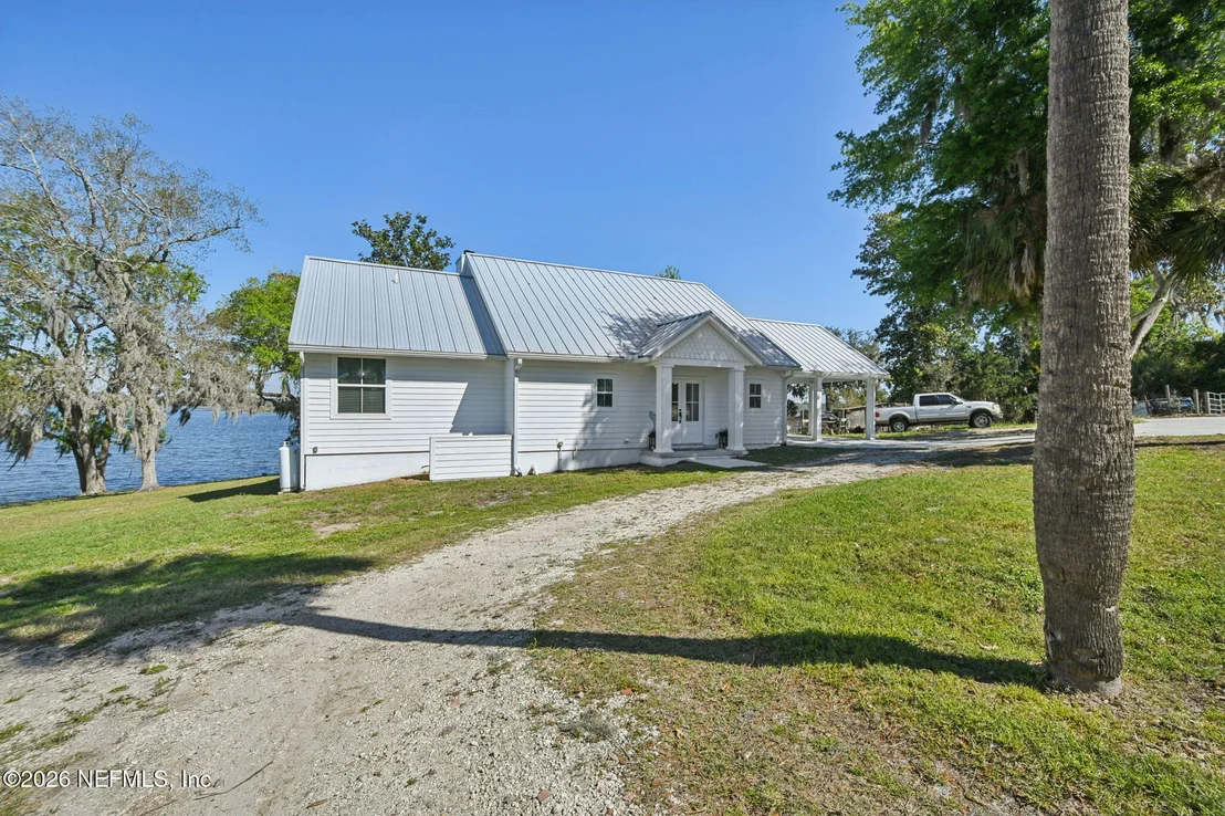 Photo of Unit 17 at 5577 HECKSCHER Drive