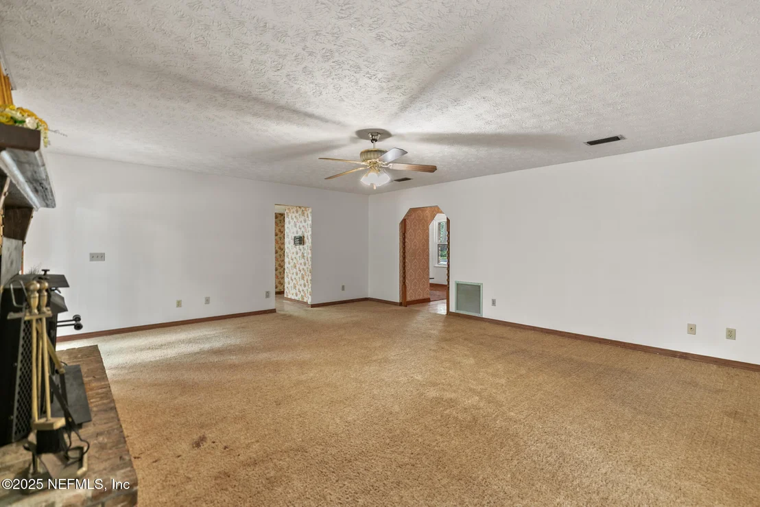 Photo of 1885 RIVER OAKS Drive