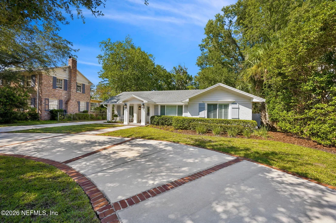 Photo of 1237 MAPLETON Road