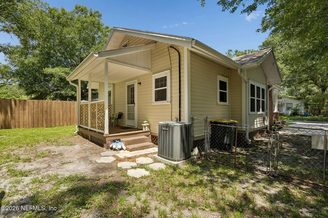 Photo of 4642 CRESCENT Street