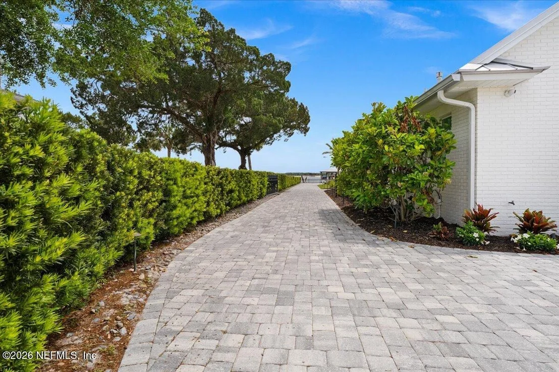 Photo of 9136 HECKSCHER Drive