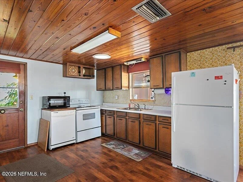 Photo of 8337 COLEE COVE Road