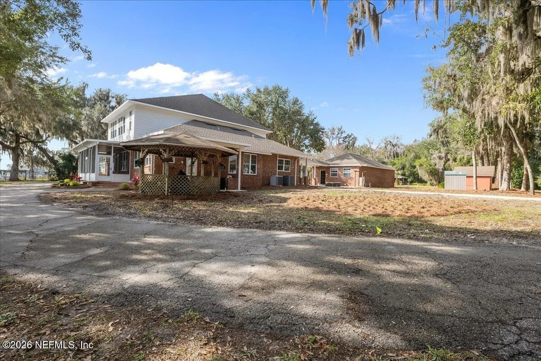 Photo of 533 W RIVER Road