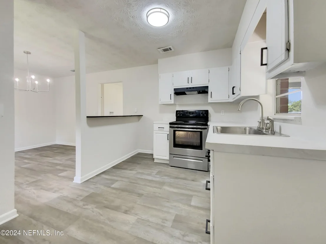 Photo of 3911 SKYCREST Drive