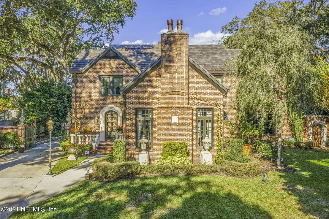 Photo of 927 ARBOR Lane