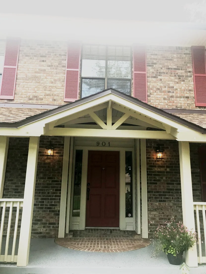 Photo of 901 MIDDLERIDGE Court
