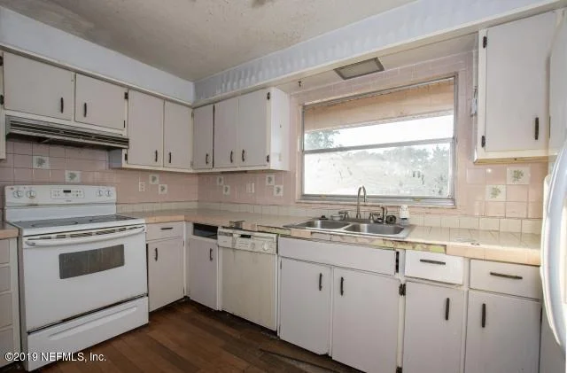 Photo of 183 SHORES Boulevard