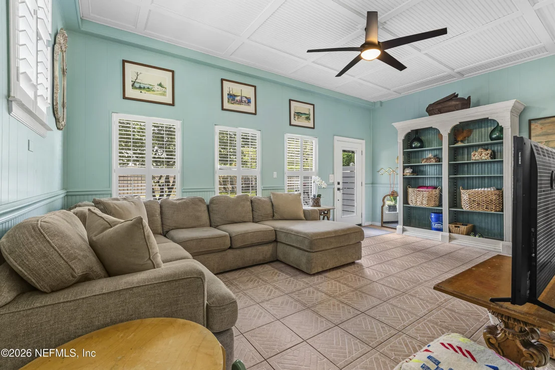 Photo of 4703 QUEEN Lane