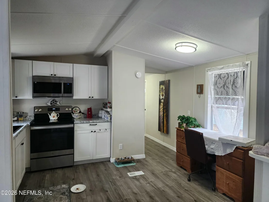 Photo of 231 LAKEVIEW Court