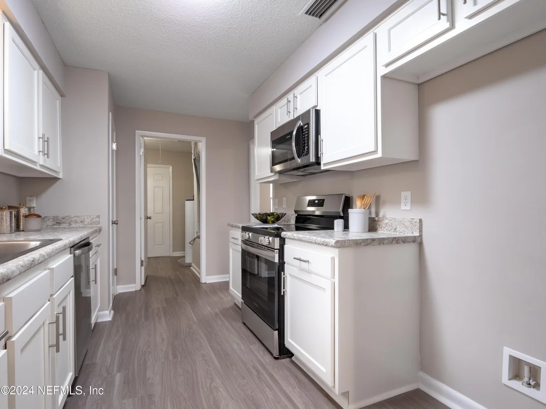 Photo of 8327 POINTER Drive N