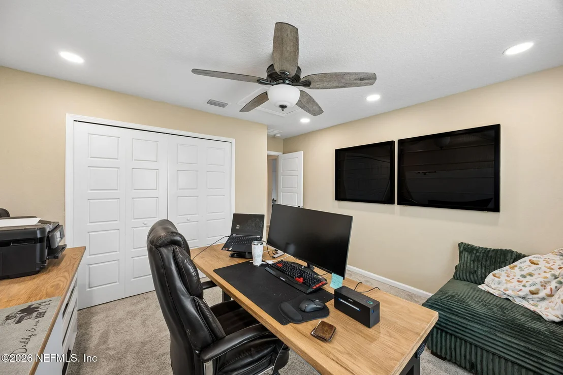 Photo of 141 LINSBURY Court