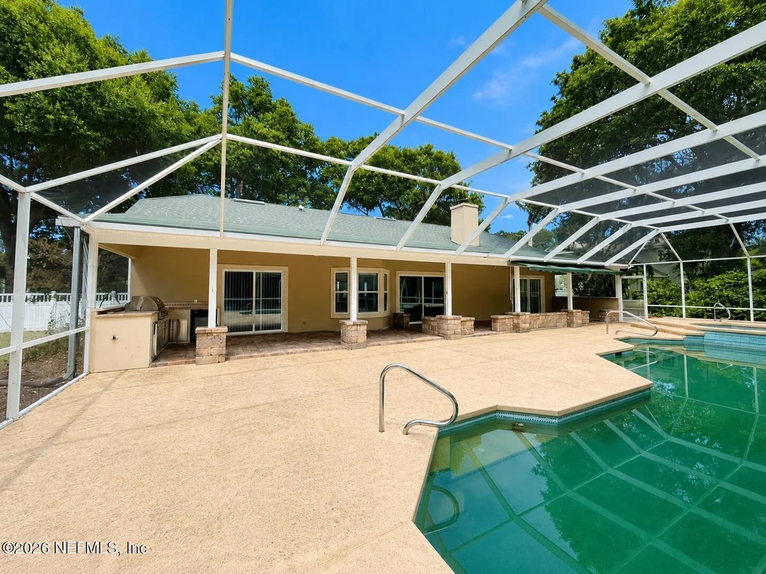 Photo of 3345 KINGS Road S