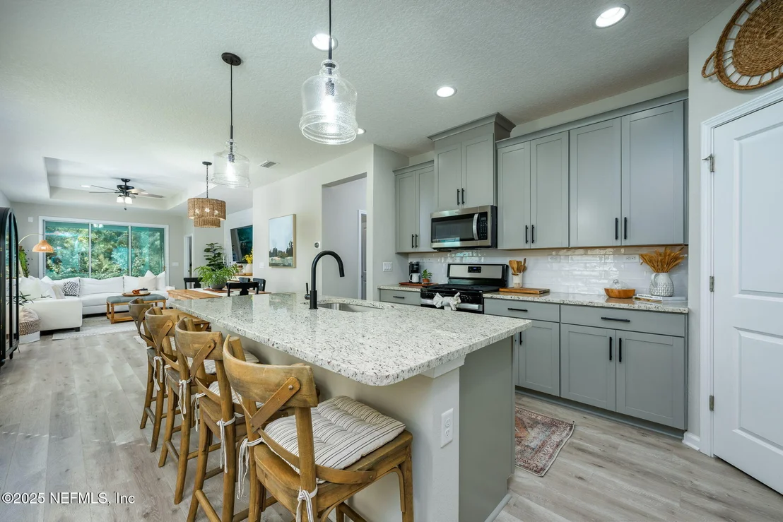 Photo of 623 WINDERMERE Way