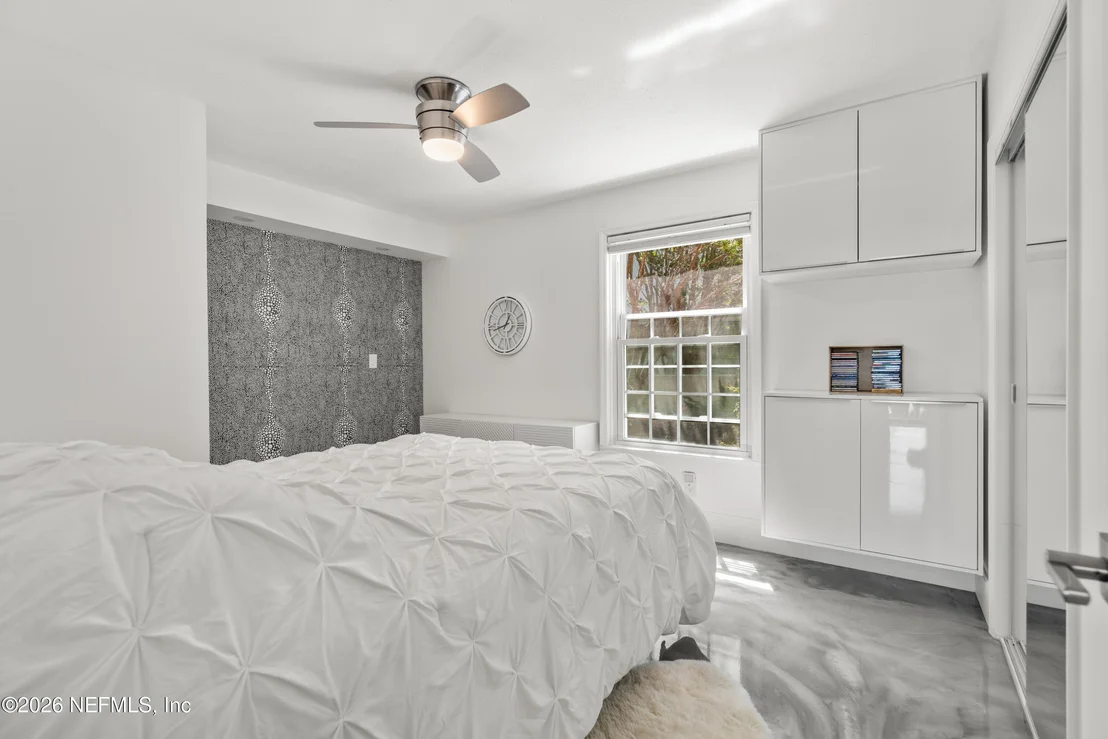 Photo of Unit 3B at 83 COMARES Avenue