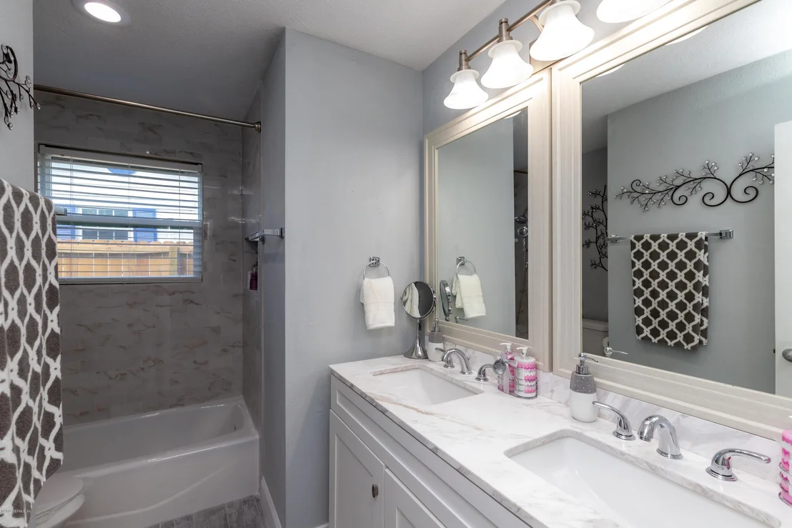 Photo of 3345 PICADILLY Lane