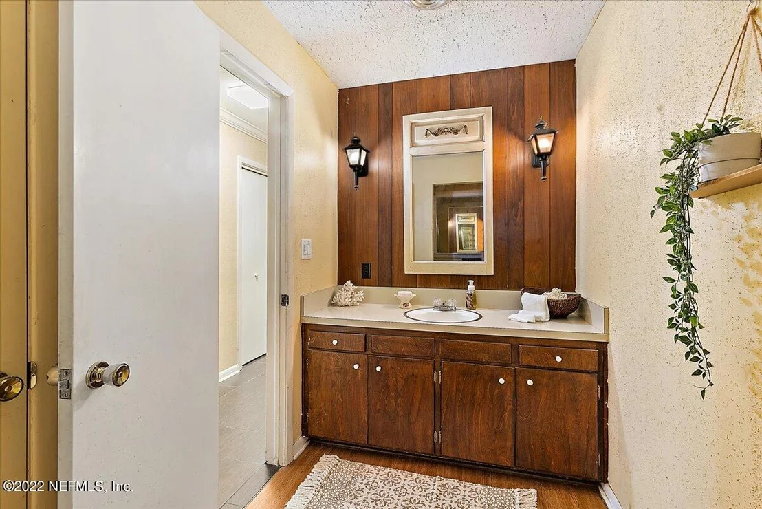 Photo of 1348 BAYLOR Lane