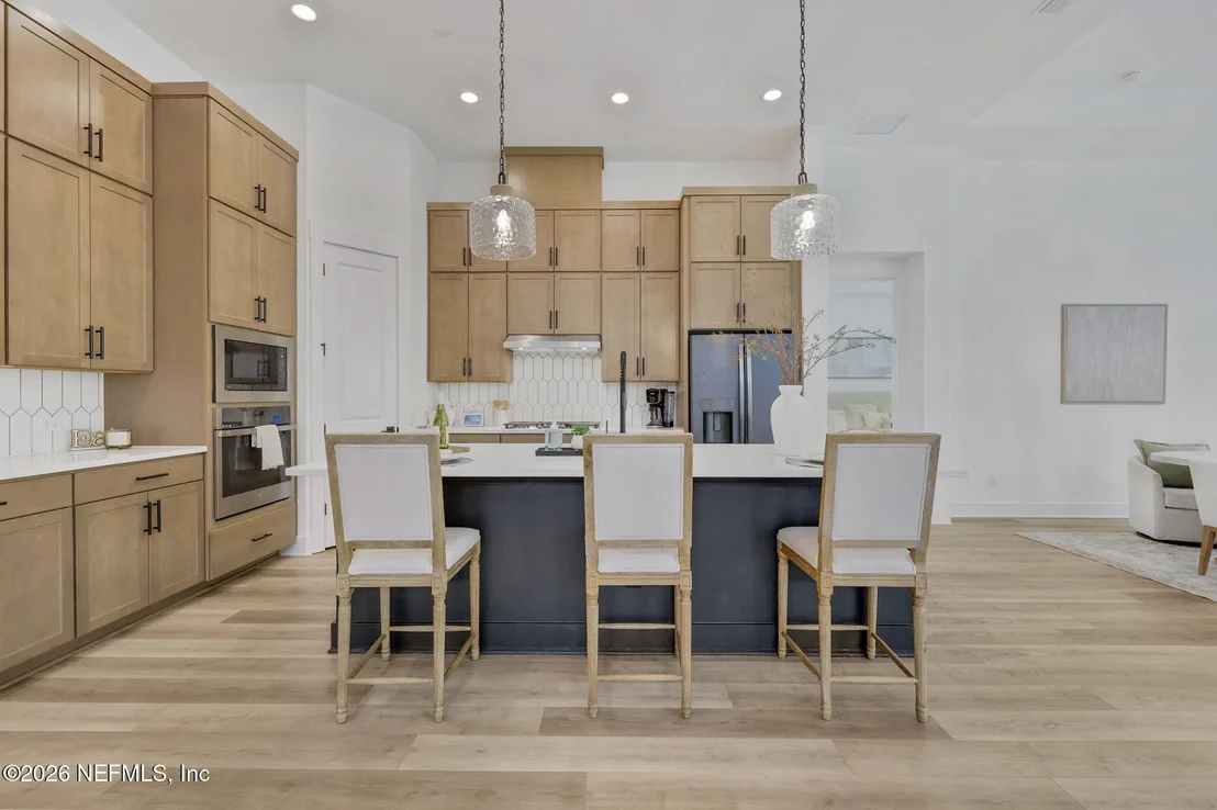Photo of 446 PALM CREST Drive