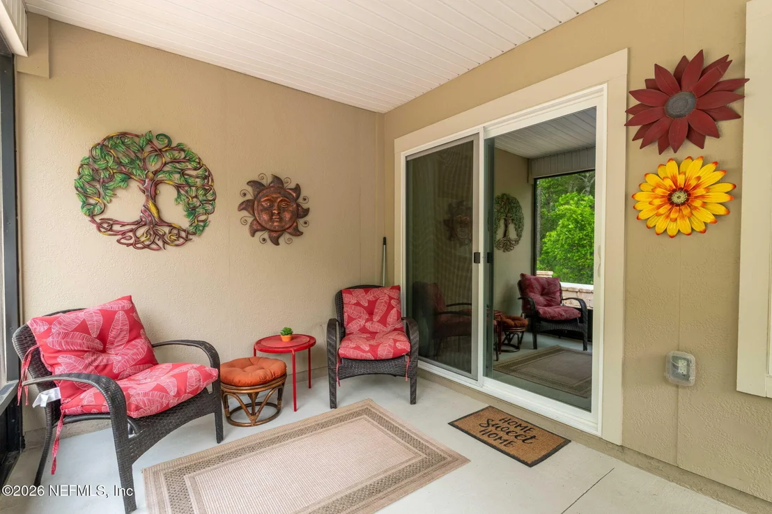 Photo of 332 PALACE Drive