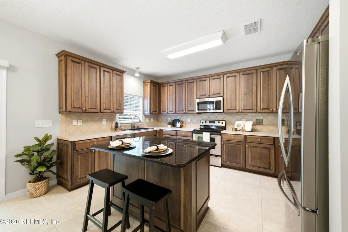 Photo of 1555 SUMMERDOWN Way