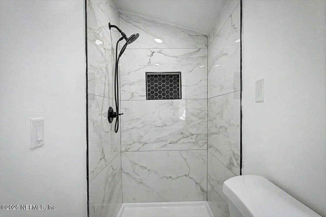 Photo of 2520 LARSEN Road